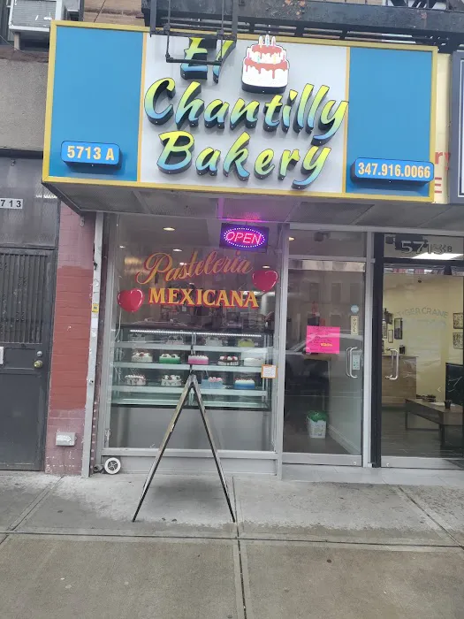 El Chantilly Bakery Picture 6