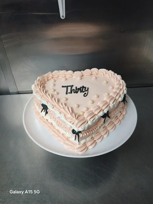 El Chantilly Bakery Picture 4