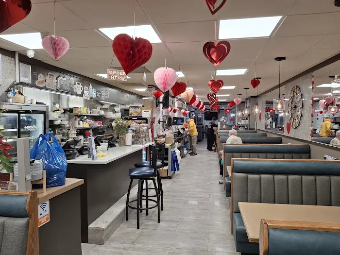 Mike's Royal Diner Picture 3
