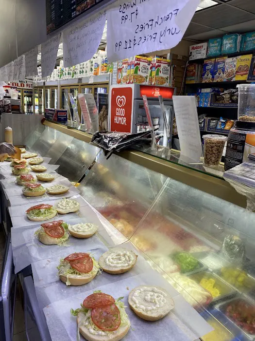 Deli On Fifth Avenue Picture 5