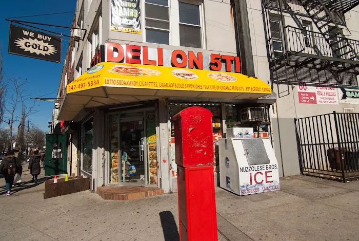 Deli On Fifth Avenue Picture 8