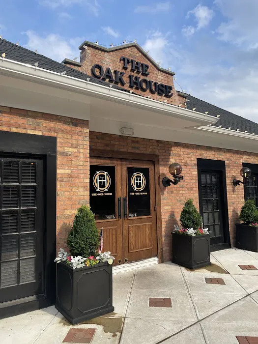 The Oak House Picture 1