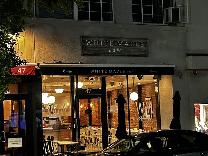 White Maple Café Picture 4