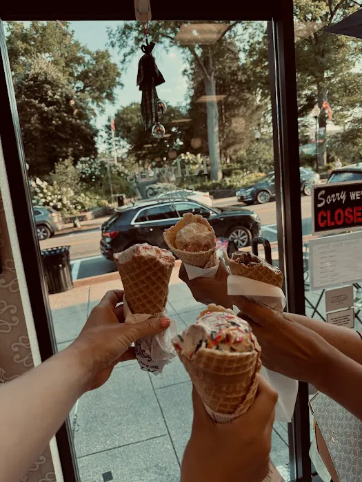 Kilwins Ice Cream - Chocolate - Fudge Picture 5