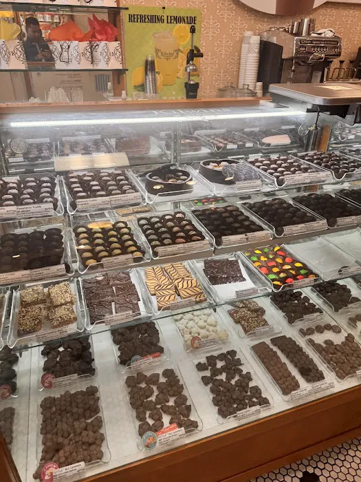 Kilwins Ice Cream - Chocolate - Fudge Picture 4