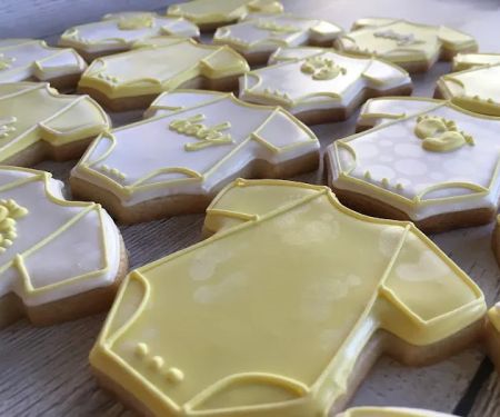 The Circle Bake Shop by Elizabeth