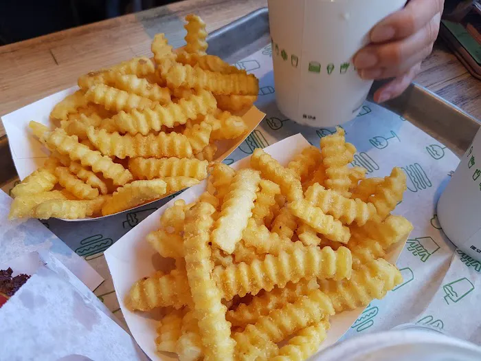 Shake Shack 479 Route 17 South - Paramus Picture 3