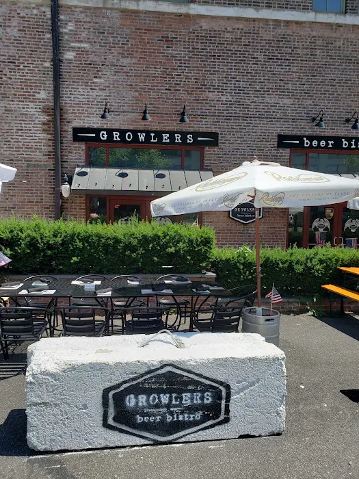 Growlers Beer Bistro Picture 7