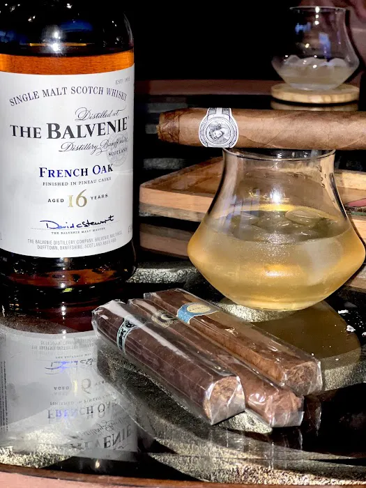 Central Cigar Lounge Picture 3