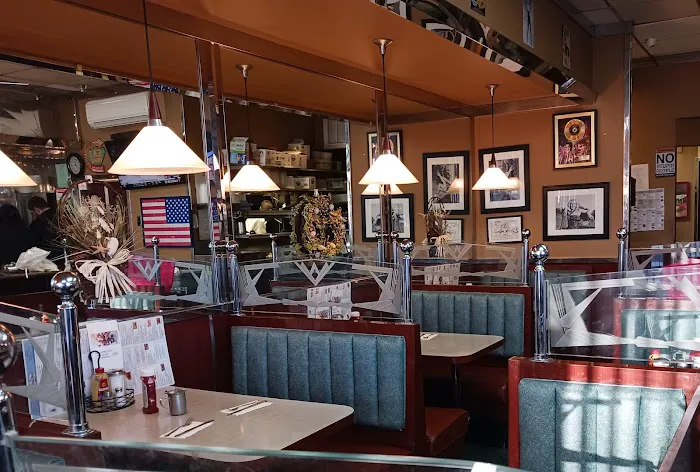 Central Plaza Diner Picture 8