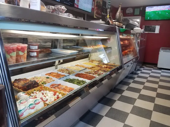 VILLARINA'S DELI & CATERING Picture 5