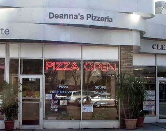 Deanna's Pizzeria & Restaurant Picture 5