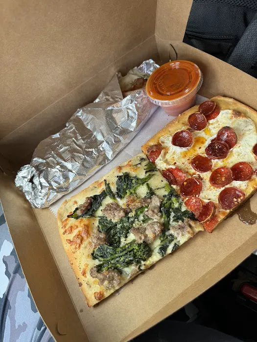 Deanna's Pizzeria & Restaurant Picture 4