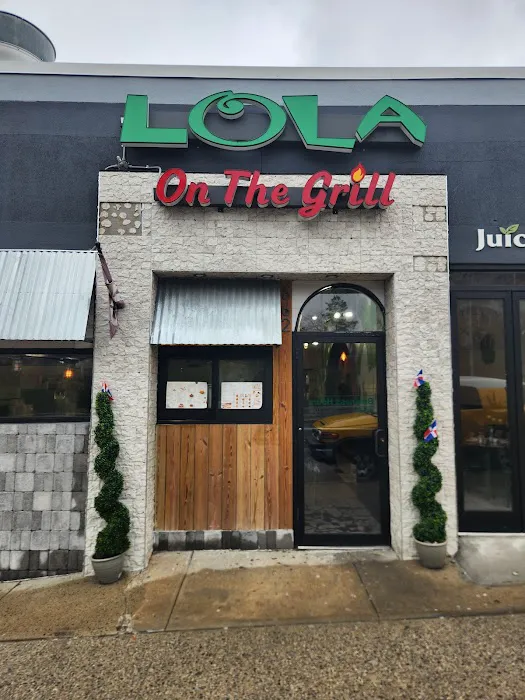 Lola On the Grill Picture 5