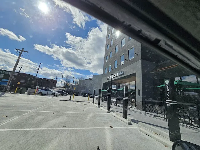 Starbucks Picture 3