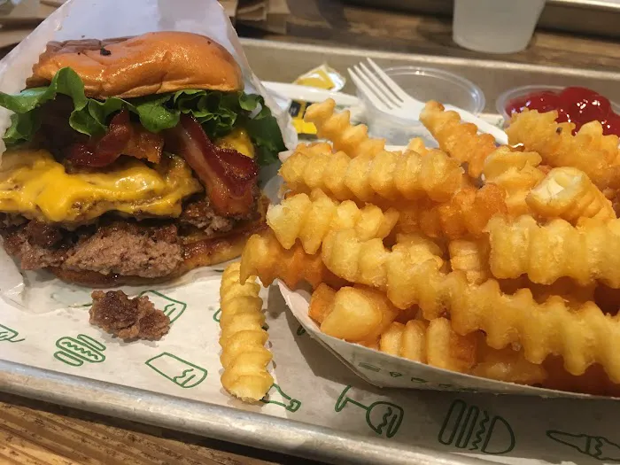 Shake Shack Ridge Hill Picture 4