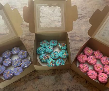 Curly Tail Cakes | Dog Bakery