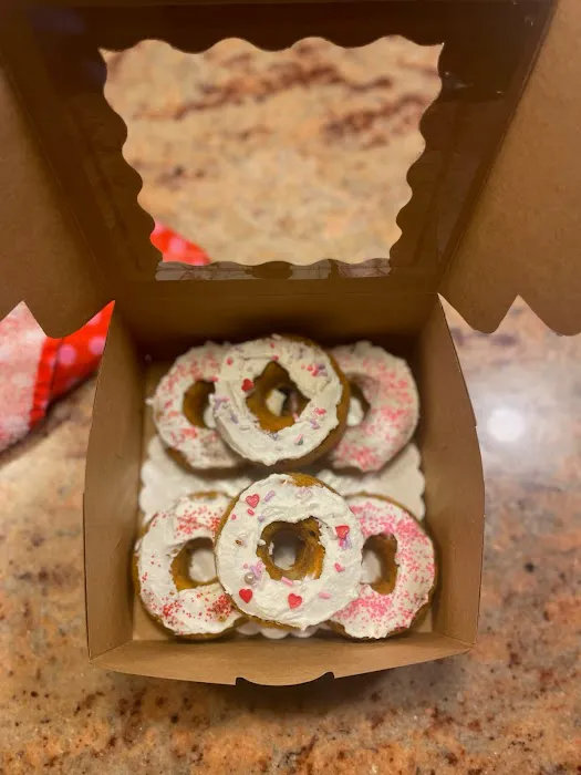 Curly Tail Cakes | Dog Bakery Picture 7