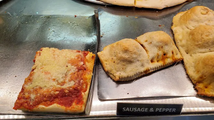 Catania's Pizzeria Picture 5
