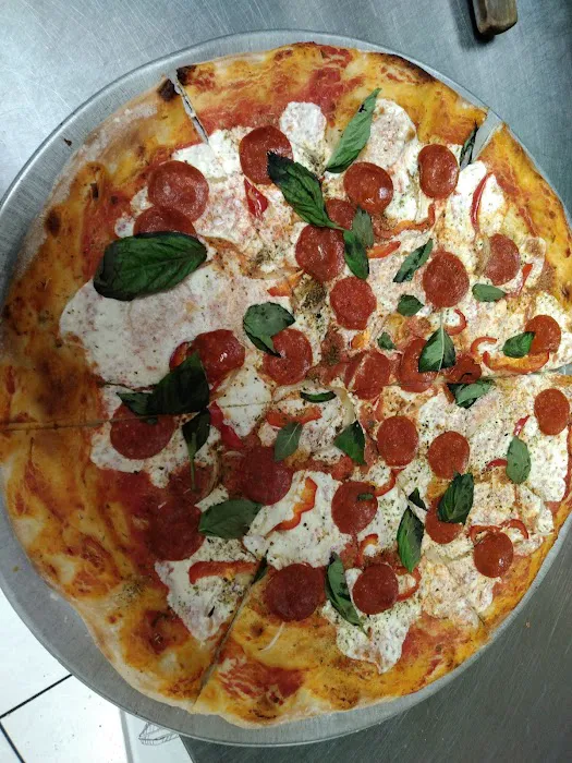 Sal's Market & Pizzeria Picture 3