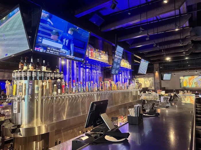 Yard House Picture 7
