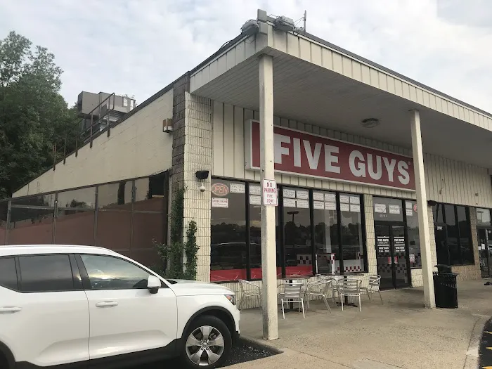 Five Guys Picture 3