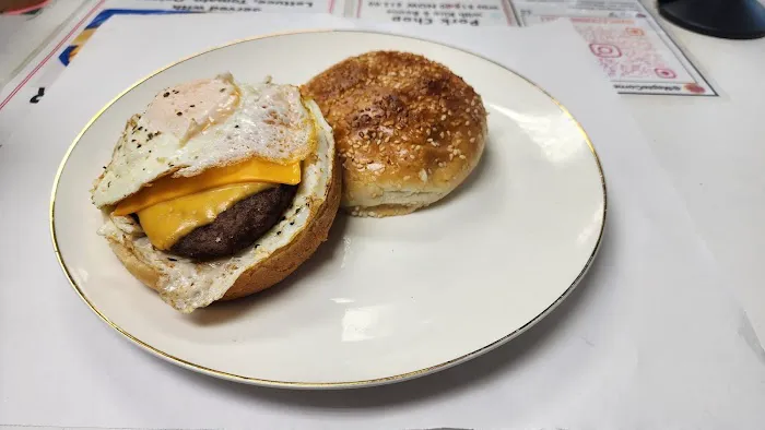 Maple Corner Deli Picture 3