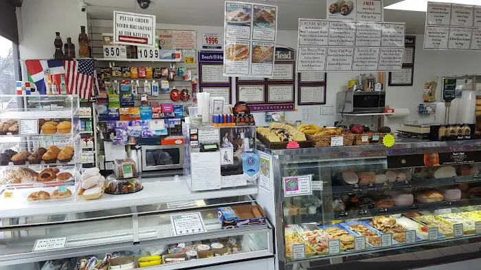 Maple Corner Deli Picture 6