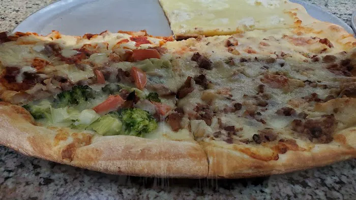 Happy Days Pizza Place Picture 5