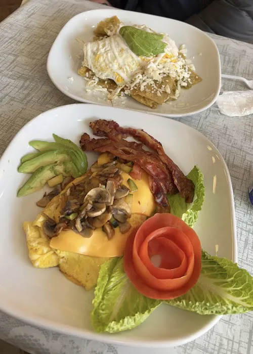 Mis 3 Rositas Deli Restaurant Picture 4