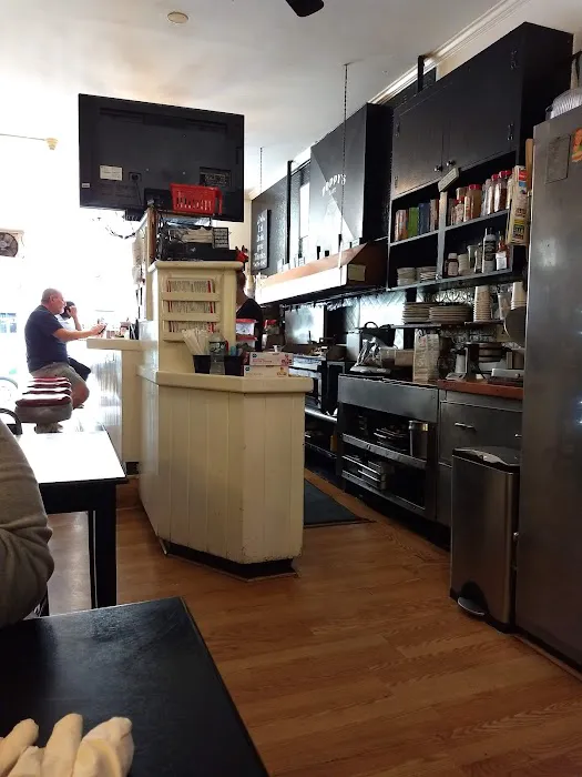 Poppy's Cafe Picture 5
