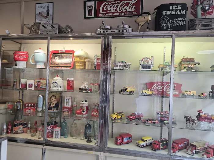 Henry's Confectionery Picture 6