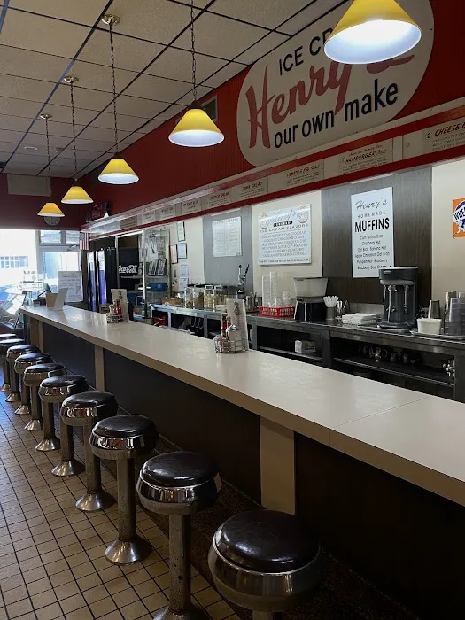 Henry's Confectionery Picture 1