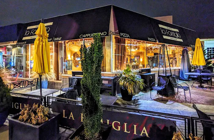 La Famiglia Pizzeria & Restaurant Picture 10