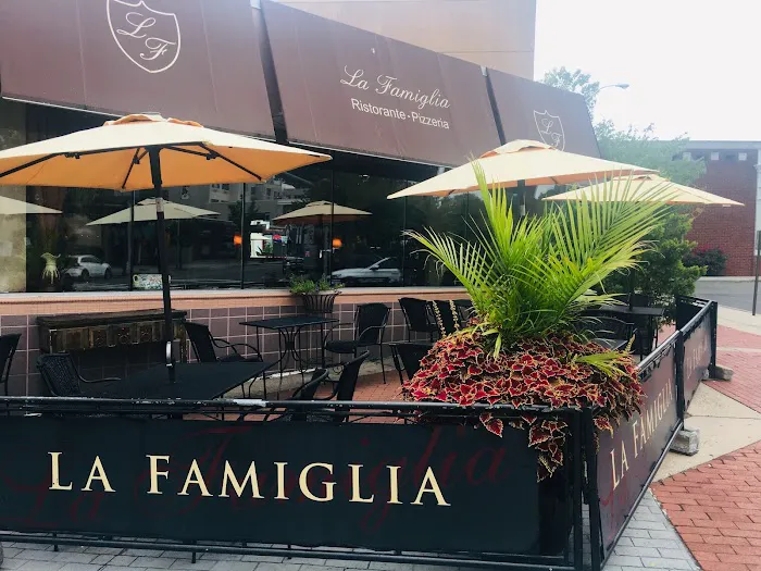 La Famiglia Pizzeria & Restaurant Picture 7