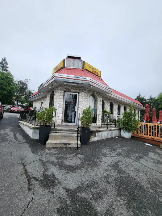 Seven Brothers Diner Picture 9