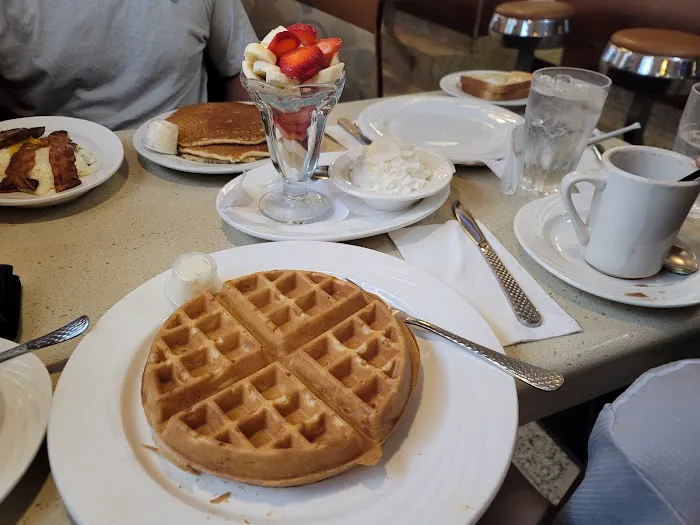 Seven Brothers Diner Picture 7