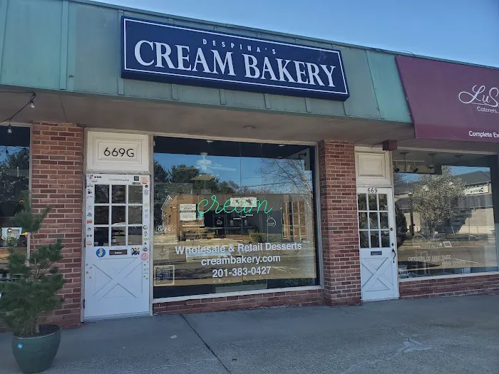 Despina's Cream Bakery Picture 5