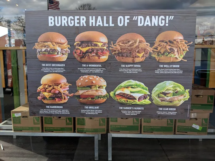 MOOYAH Burgers, Fries & Shakes Picture 3