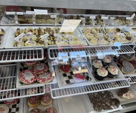 Aunt Mia's Gourmet Cookie & Gift Shoppe