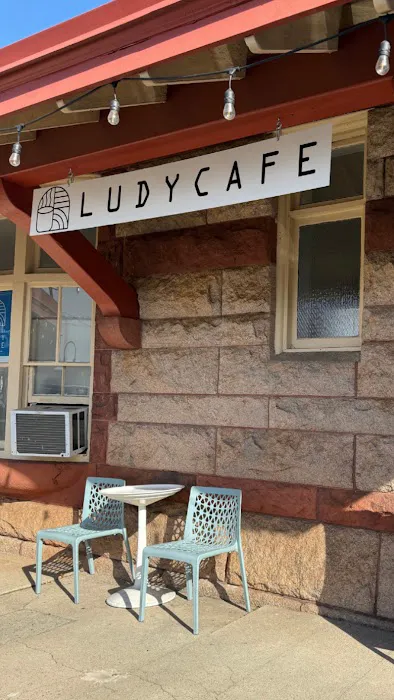 Ludy Cafe Picture 9