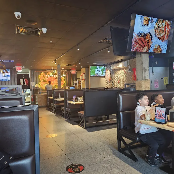 Hook & Reel Cajun Seafood & Bar Picture 5