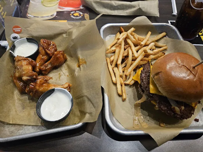 Buffalo Wild Wings Picture 9