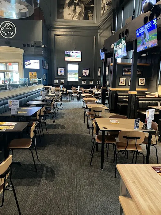 Buffalo Wild Wings Picture 2