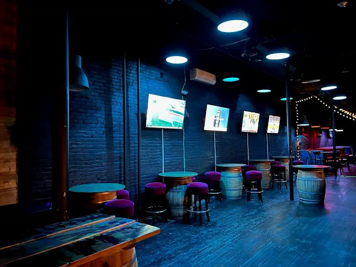 The Bridge Sports Bar & Lounge Picture 9