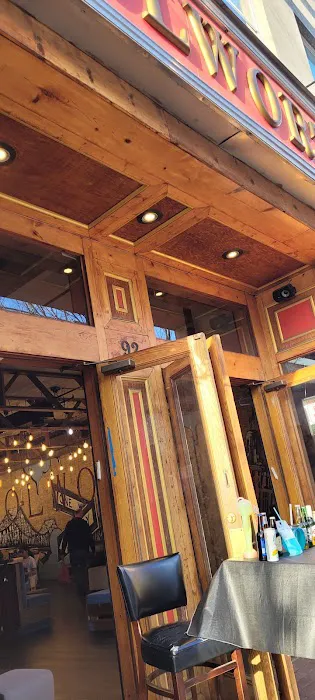 The Bridge Sports Bar & Lounge Picture 4