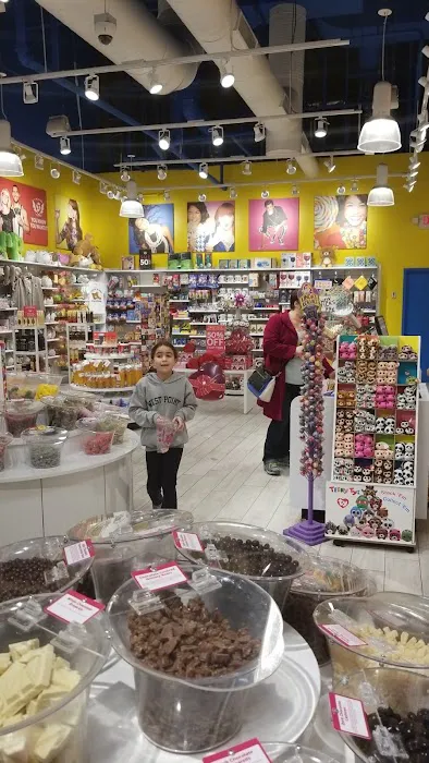 IT'SUGAR Palisades Center Picture 9