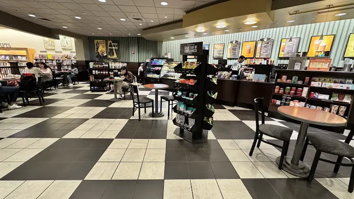 Starbucks Cafe Barnes & Noble Picture 5