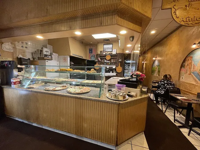 Amici Italian Restaurant & Pizzeria Picture 4