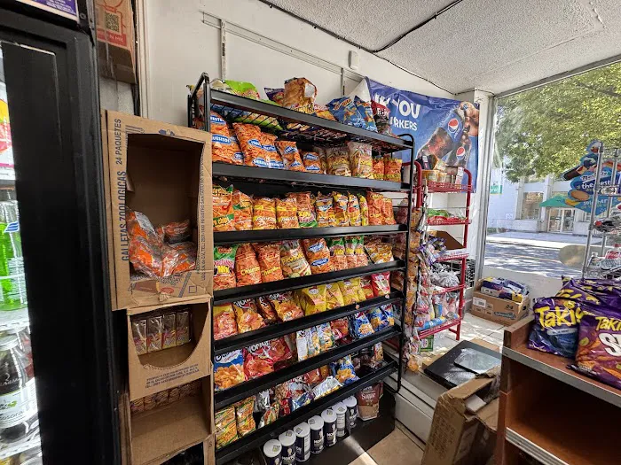 Avispa Food Mart Deli & Bakery Picture 9